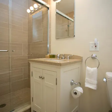 One-bedroom On Arch Street Apt 2d Apartment *