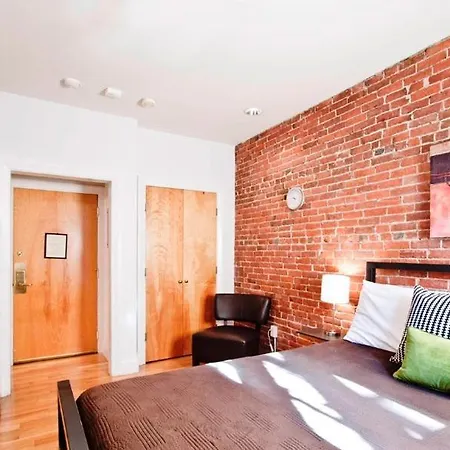 Christopher Apartment *