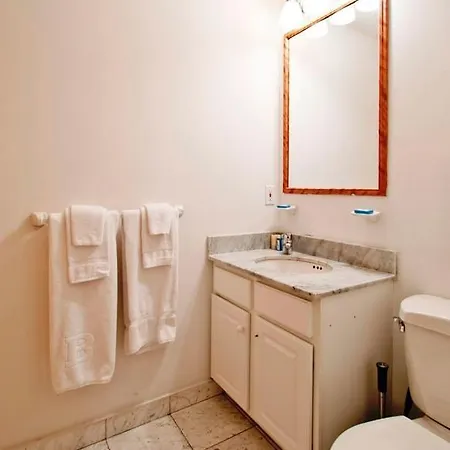 Christopher Apartment