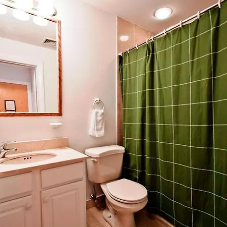 Christopher Apartment