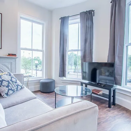 Apartment One-bedroom On Washington Street Apt 5
