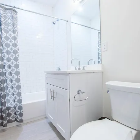 One-bedroom On Washington Street Apt 5