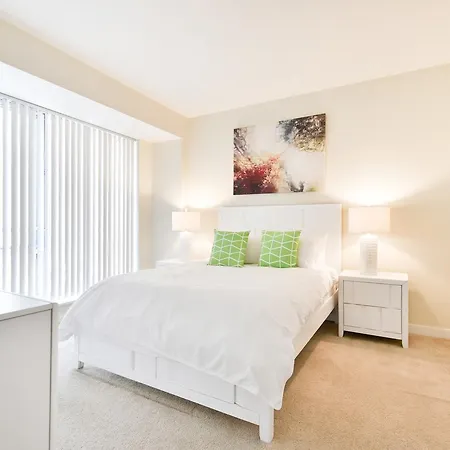 Global Luxury Suites At West End Apartment *