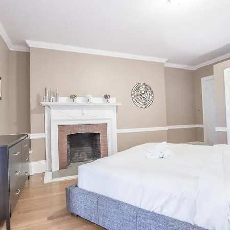 One-bedroom On Bay State Road Apt 3r