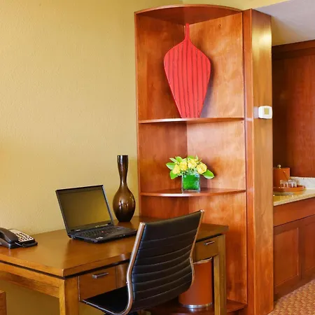 Courtyard By Marriott Logan Airport Hotel Boston