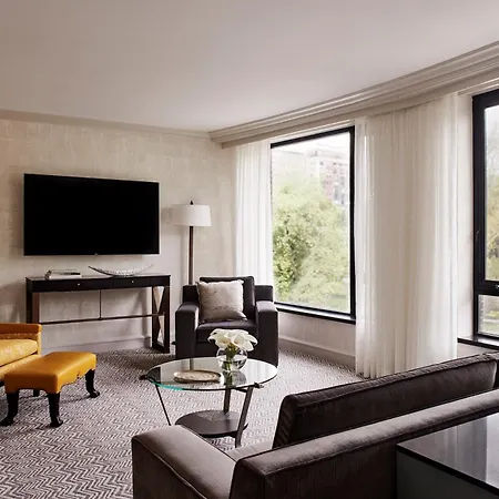 Four Seasons Hotel 5*