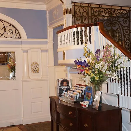 Guest house 463 Beacon Street Boston