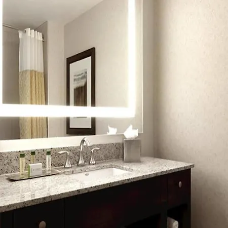 Doubletree By Hilton Bayside Hotel Boston
