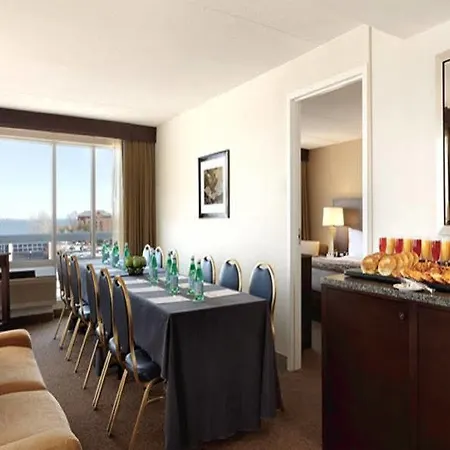 Doubletree By Hilton Bayside 3*