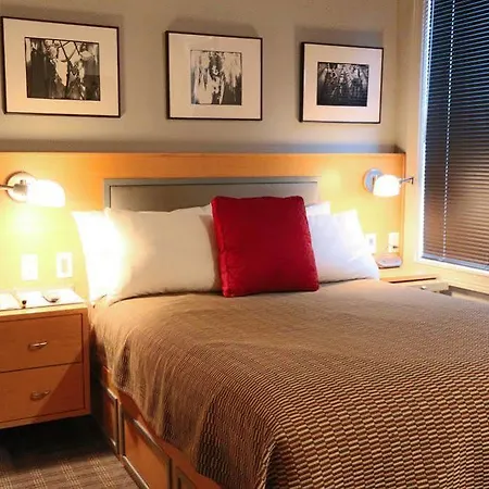 Charlesmark 3* Boston