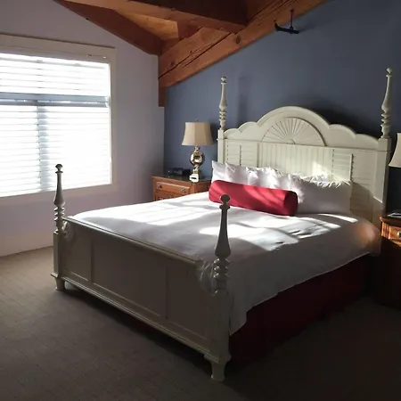 Yacht Haven 4* Boston