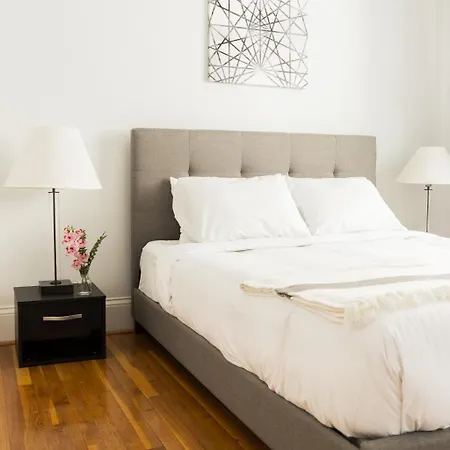 Premier Theater District Suites By Sonder