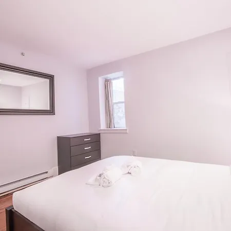 Premier Theater District Suites By Sonder