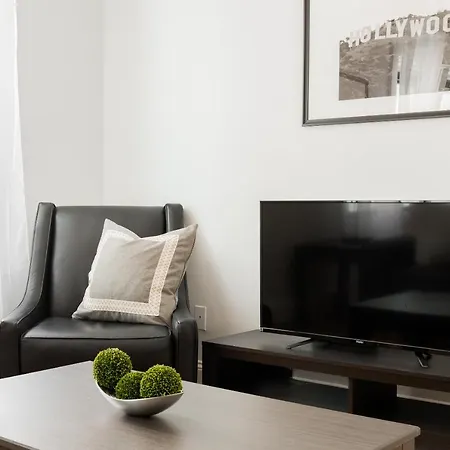 Premier Theater District Suites By Sonder 3*