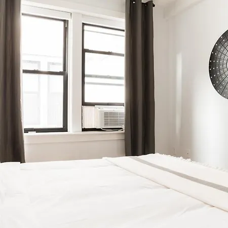 Premier Theater District Suites By Sonder Aparthotel 3*