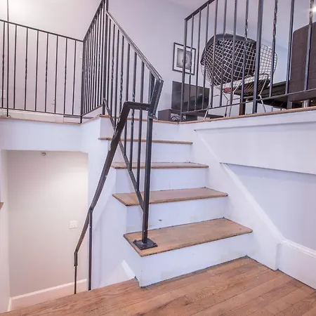 Premier Theater District Suites By Sonder