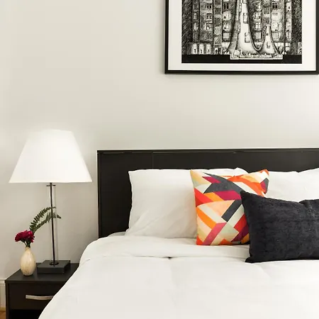 Premier Theater District Suites By Sonder Aparthotel 3*