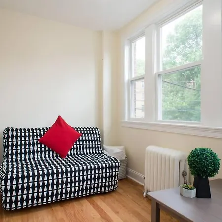 Stunning 2 Bedroom By University With Parking Apartment