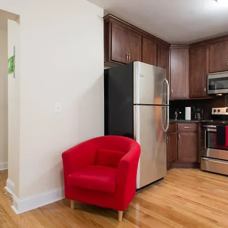 Stunning 2 Bedroom By University With Parking Apartment