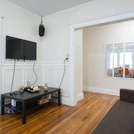Gorgeous 2 Bedroom By University And Private Parking Apartment Boston