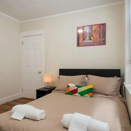 Gorgeous 2 Bedroom By University And Private Parking Apartment
