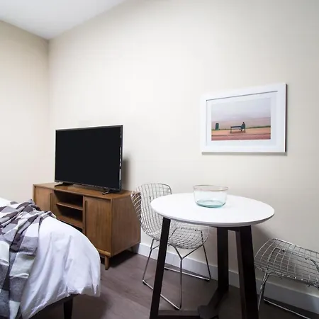 Studio On Arch Street Apt 5b *