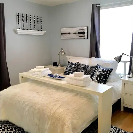 ~*30min To Downtown*~ The Cosmopolitan Holiday home Boston