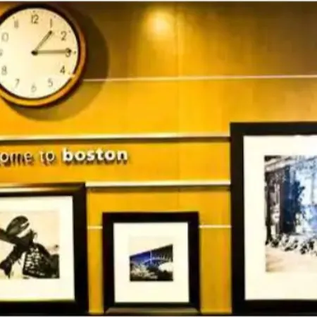 Hampton & Crosstown Center 3* Boston