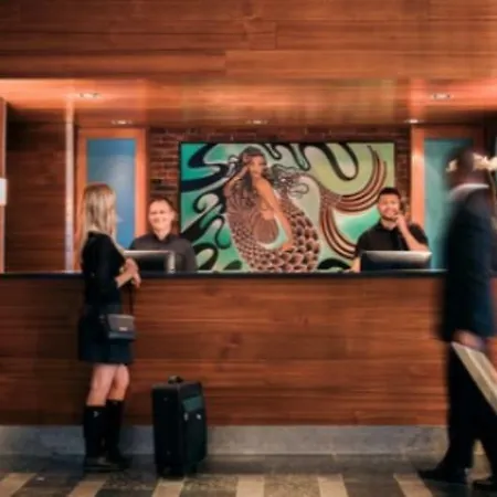 Harborside Hotel 3*