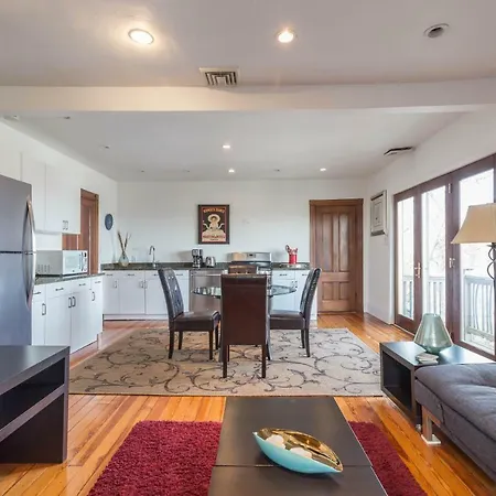 Sky View On Jones Hill Apartment *