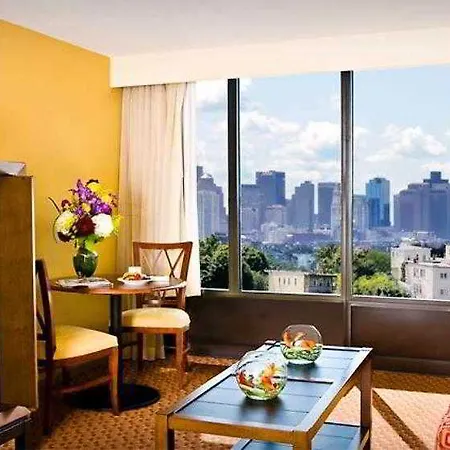 Courtyard By Marriott Logan Airport Boston