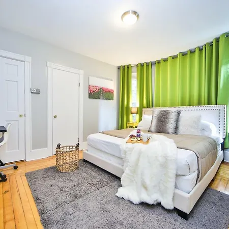 Sweet Retreat W/grill Parking Guest house Boston
