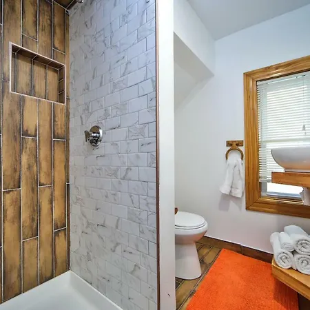 Sweet Retreat W/grill Parking Guest house *