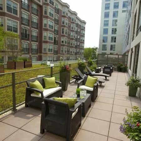 Global Luxury At Kenmore Square Apartment