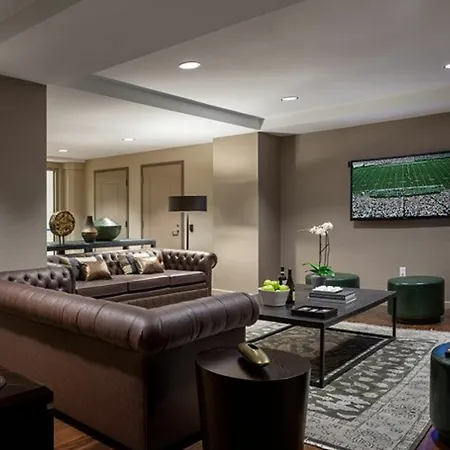 Global Luxury At Bay Village * Boston