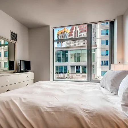 Global Luxury At The Financial District Apartment