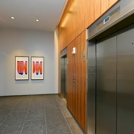 Global Luxury At The Financial District *