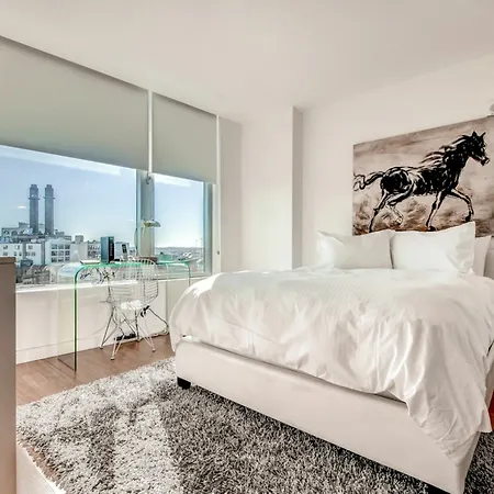 Global Luxury At The Financial District *