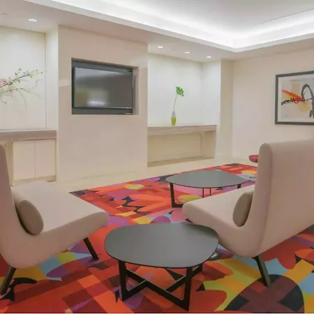 Global Luxury At The Commonwealth Apartment *