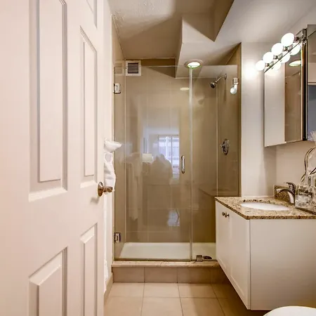 Global Luxury At The Commonwealth Apartment