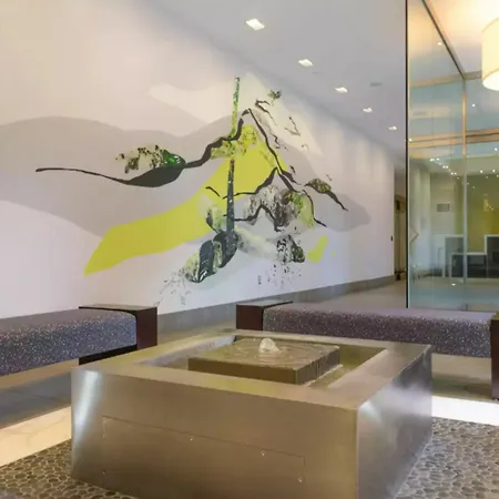Global Luxury At Garden Apartment