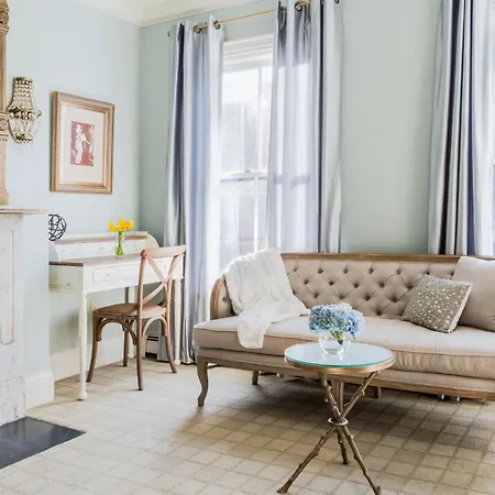 Clarendon Square Bed & Breakfast