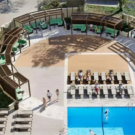 Global Luxury At West End Hotel