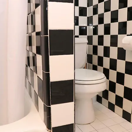 Beautiful 2bedroom In The South End - Ground Level Unit Apartment *
