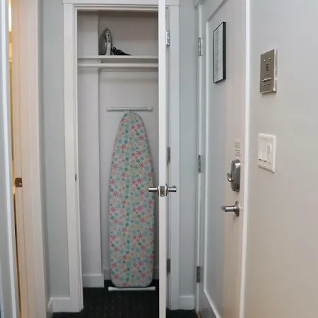 Apartment Stylish On Newbury Street, #10 Boston