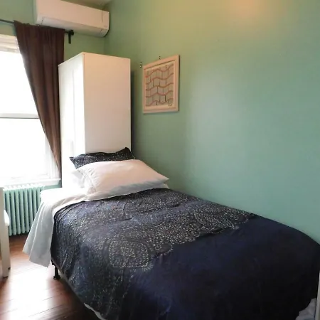Homestay Private Rooms, Shared Bath In A Private Minutes From Logan Airport Boston