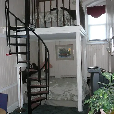 Guest house 463 Beacon Street