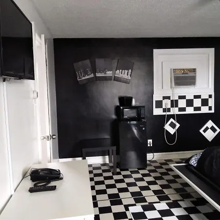 Town Line Motel