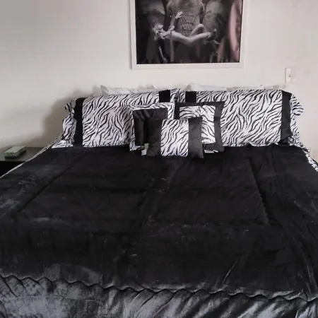 Town Line Motel 2*