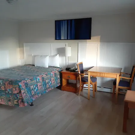 Town Line Motel 2*